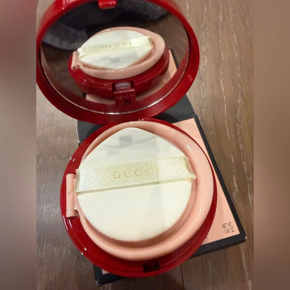 Gucci Cushion de Beauté Limited Luminous SPF 20 Moisturizing Foundation